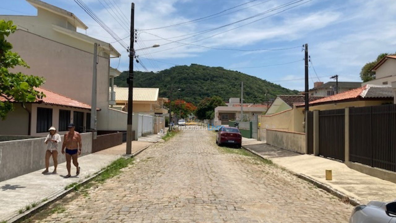 Casa para aluguel de temporada em São Francisco do Sul (Enseada)