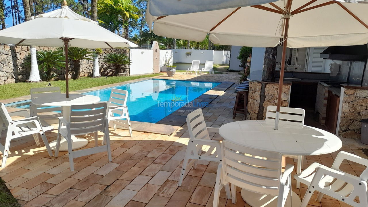 Casa para aluguel de temporada em Guarujá (Jardim Acapulco)