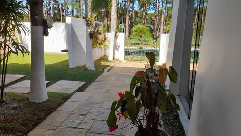 Paraíso en Jardim Acapulco, 5 suites a 100m de la entrada