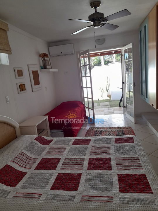 Casa para aluguel de temporada em Guarujá (Jardim Acapulco)