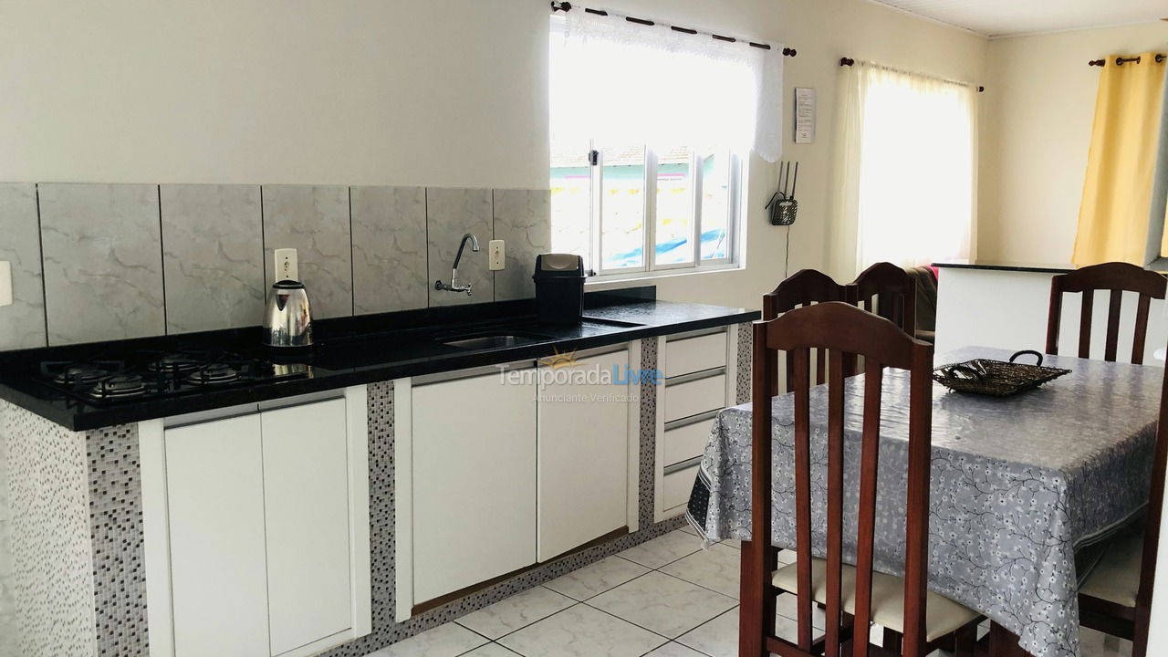 Casa para aluguel de temporada em Bombinhas (Praia de Zimbros)