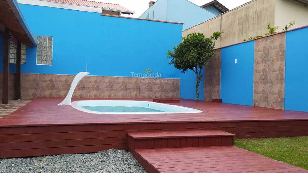 Casa para aluguel de temporada em Penha (Armaçao)