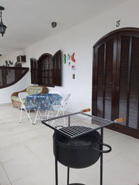 Acogedora casa en condominio con piscina en Praia do Peró