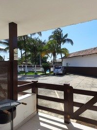 Casa aconchegante em condomínio com piscina na Praia do Peró