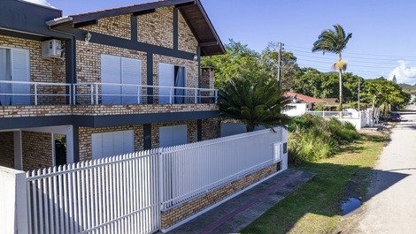 House with Pool in Mariscal - Bombinhas