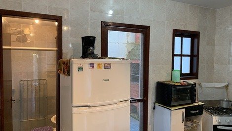 Cozinha/banheiro/area com churrasqueira