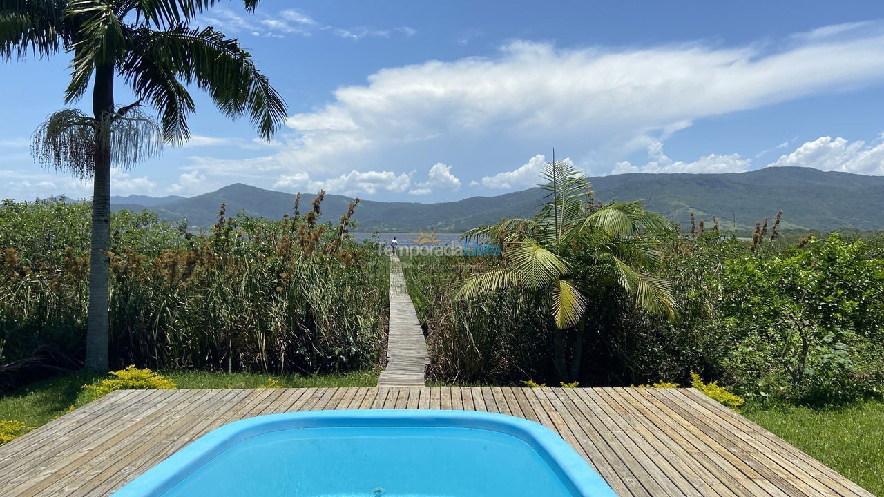 Casa para aluguel de temporada em Garopaba (Praia da Ferrugem)