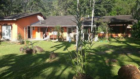 Beautiful house with swimming pool barbecue Wifi 10 people parking
