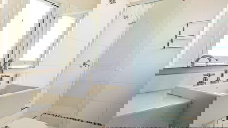 Casa de 04 suítes, piscina, localização ímpar /TARIFAS SOB. CONSULTA!