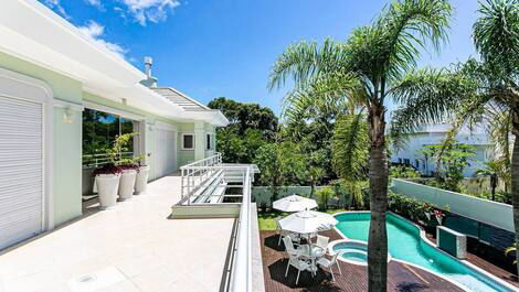 Casa de 04 suites, piscina, buena ubicación / PRECIOS del VERANO SOLAMENTE por CONSULTA!