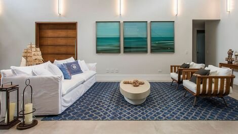 Luxurious, modern and comfortable Condominium Costa Verde da...