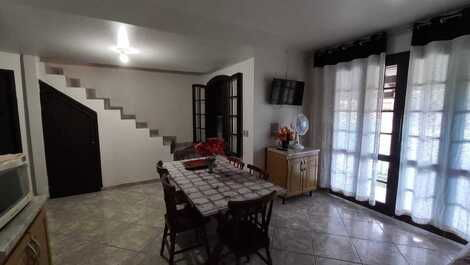 PROPERTY IN THE CENTRAL AREA OF GAROPABA!