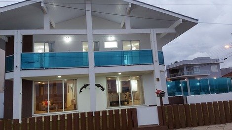 Townhouse con piscina frente al mar/Ubatuba/temporada y vacaciones