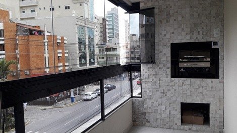 Hermoso apartamento con 03 habitaciones en Meia Praia - Itapema / SC