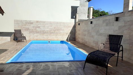 Casa para 12 pessoas Canto Grande 3 QTS e piscina–3 quadras da praia