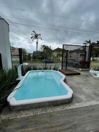 Casa de Temporada com 3 quartos e piscina em Matinhos - Caiobá