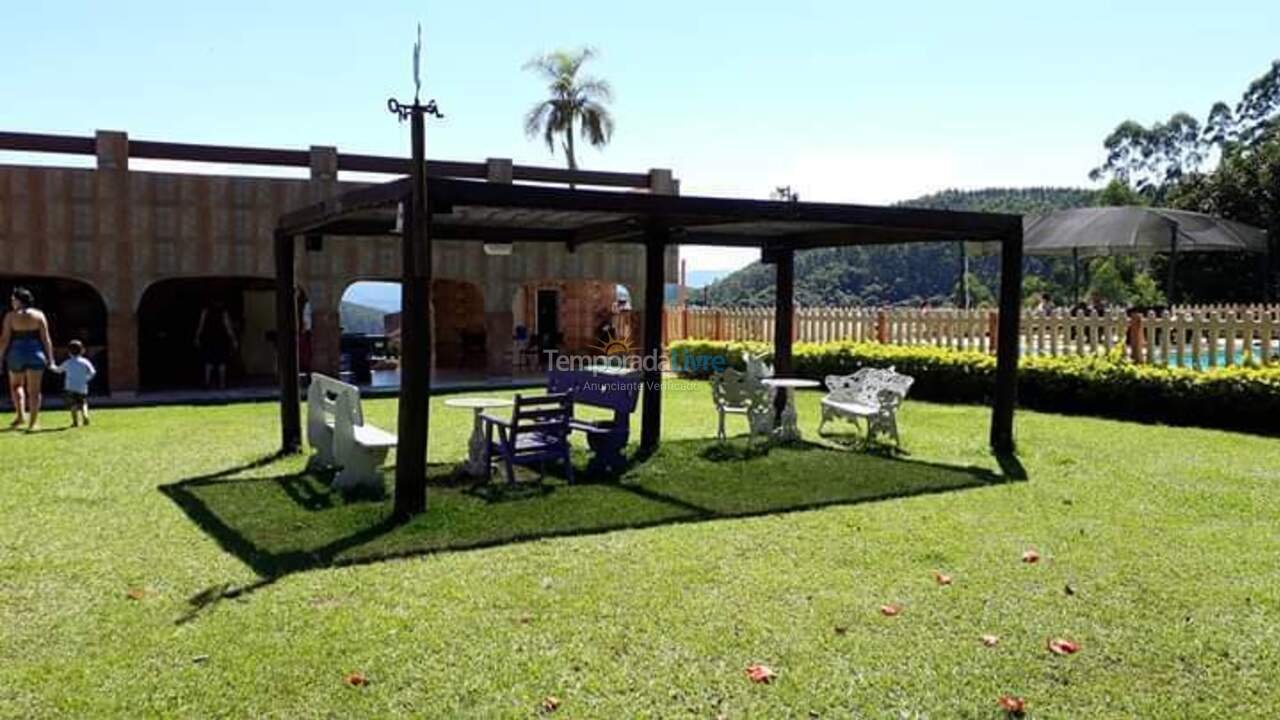 Granja para alquiler de vacaciones em Igaratá (Morro Azul)