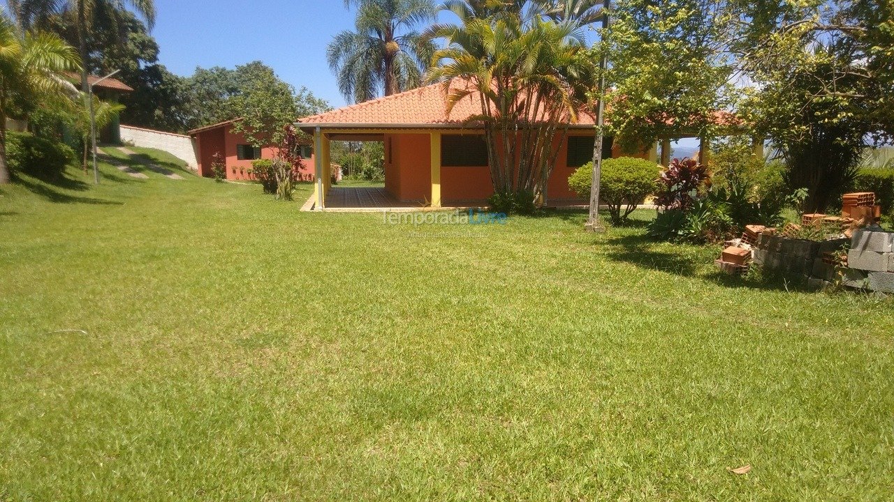 Casa para aluguel de temporada em Guararema (Parque Agrinco)