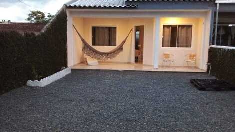 Great house with wifi, 03 Bedrooms, parking for up to 4 cars - Itapoa - SC