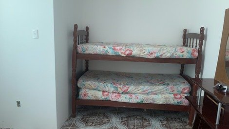 1- quarto superior beliche e cama de casal 