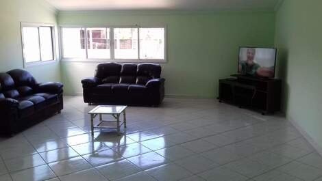 BEAUTIFUL SPACIOUS DUPLEX HOME. ONLY 800 METERS FROM THE BEACH, 4 BEDROOMS