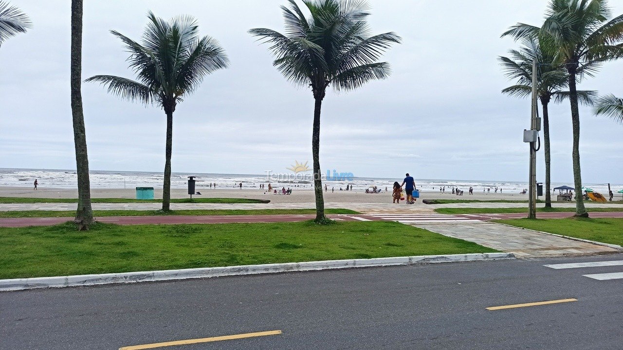 Casa para aluguel de temporada em Praia Grande (Jardim Real)