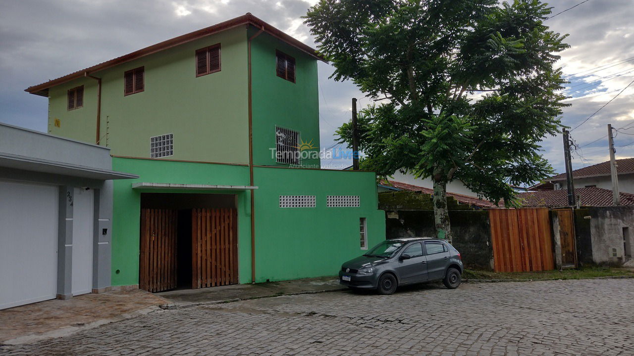 Casa para aluguel de temporada em Ubatuba (Rua Domingos Pedro de Oliveira 226)