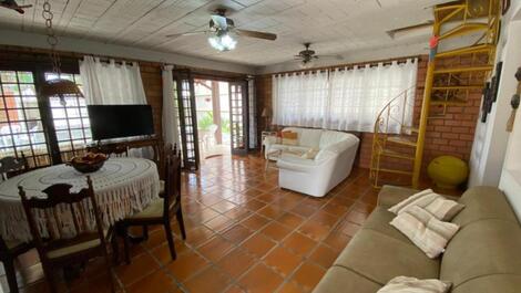 House with 05 bedrooms 100 meters from Morrinhos Beach