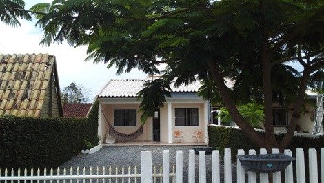 Great house with wifi, 03 Bedrooms, parking for up to 4 cars - Itapoa - SC