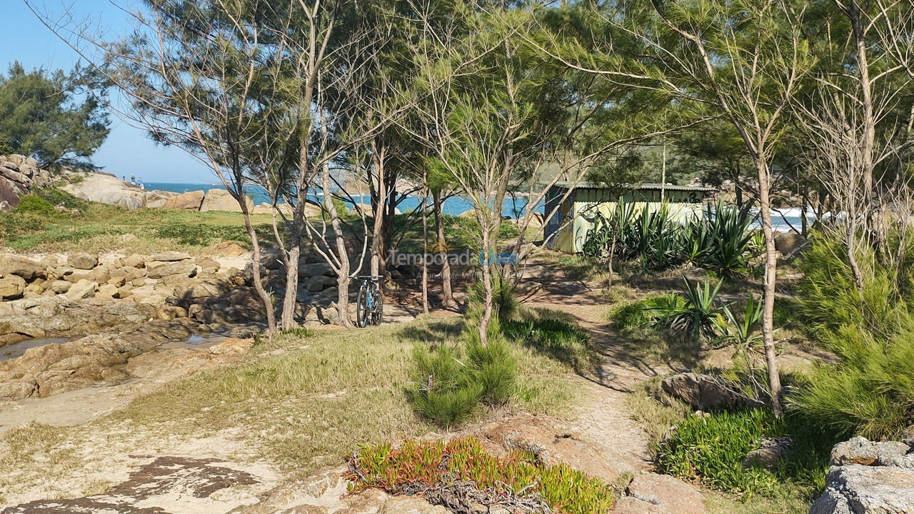 Casa para alquiler de vacaciones em Imbituba (Praia do Rosa)