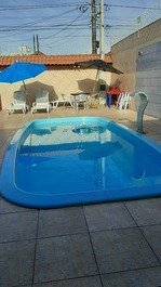 Casa com piscina 200 mts da praia