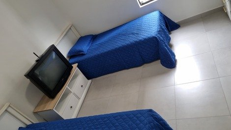Quarto 2 - 2 camas de solteiro  e 1 colchão de casal.