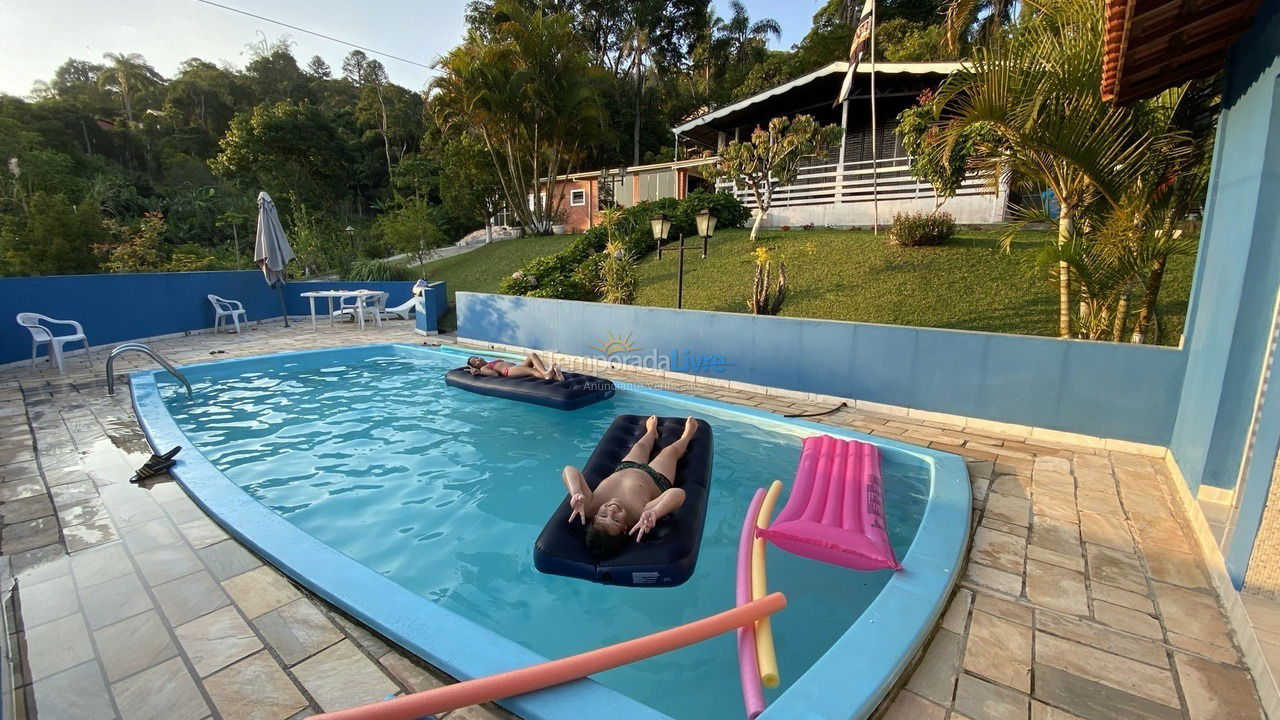 Granja para alquiler de vacaciones em Biritiba Mirim (Pomar do Carmo)