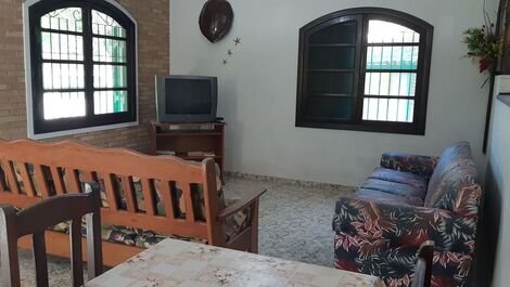 0108.00 - Casa em Maranduba com 4 Dormitórios Para 12 Pessoas a...