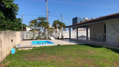Ref: 220 Casa c/ piscina, mesa de pebolim, w-fi, 50 metros da praia.