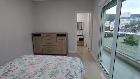 Apartamento em Mariscal a 70 metros do mar, com vista, para 7 pessoas