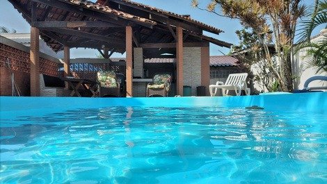 Casa com piscina 3 quartos a 300 metros praia de Guaratuba