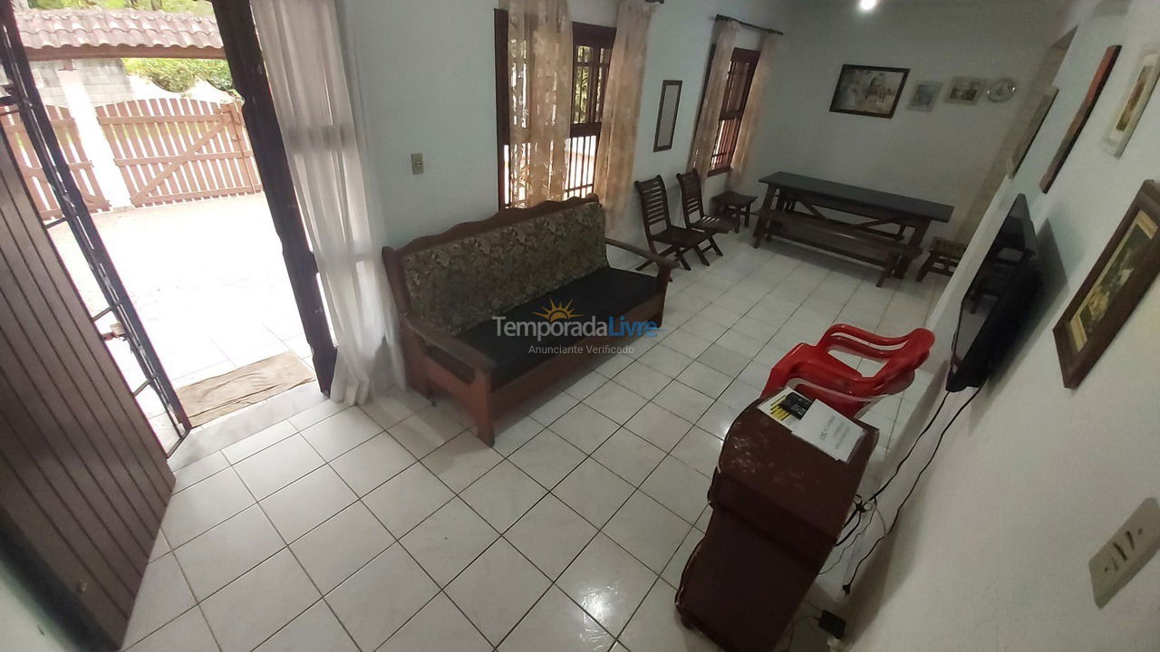 Casa para aluguel de temporada em Ubatuba (Maranduba)