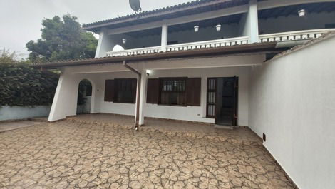 0256.00 - MARANDUBA - HOUSE - 3 BEDROOMS - 12 PEOPLE - 100M FROM THE SEA