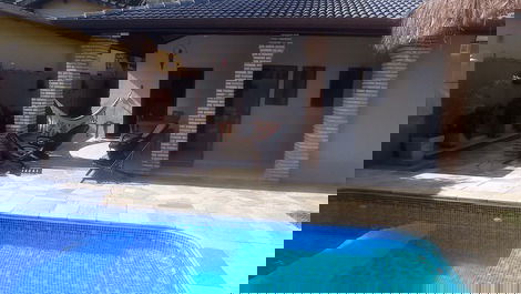 Casa em condomínio com praia e muita natureza em um só lugar.