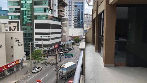 Piso de 3 dormitorios frente a la avenida Nereu Ramos