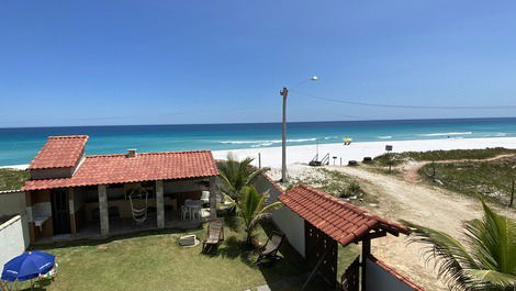 House in Arraial do Cabo (ground floor) overlooking the beach for 9 people.