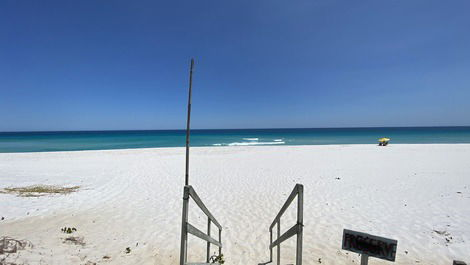House in Arraial do Cabo (ground floor) overlooking the beach for 9 people.