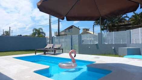 Beautiful house with pool in Canto Grande for up to 8 people