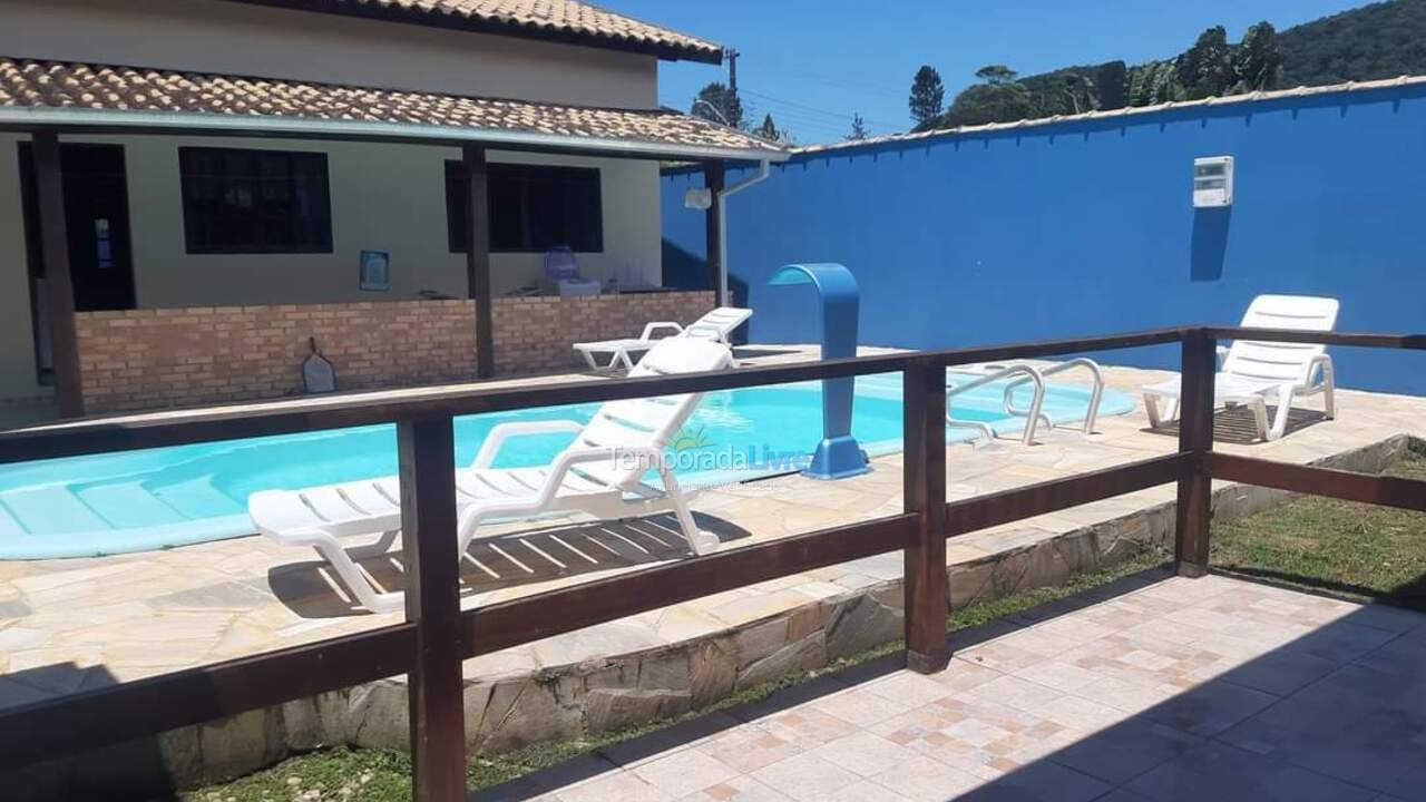 Casa para aluguel de temporada em Caraguatatuba (Praia Capricórnio)