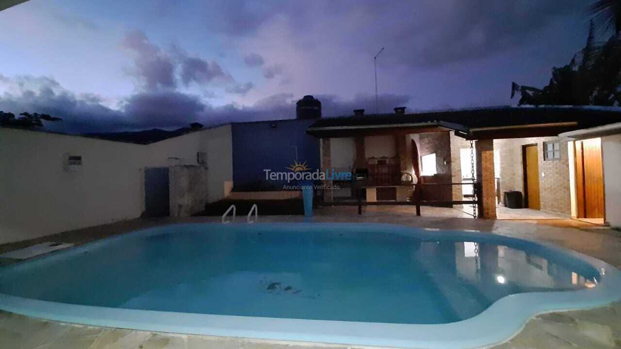 Casa para aluguel de temporada em Caraguatatuba (Praia Capricórnio)