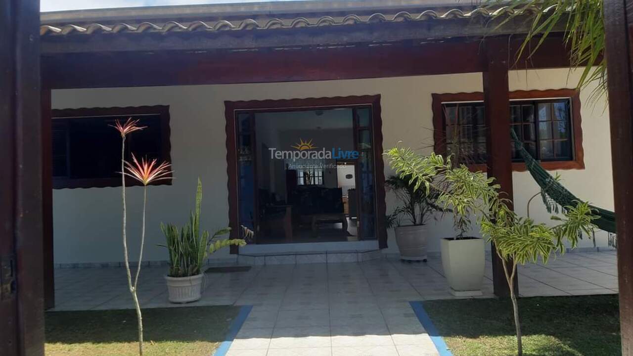 Casa para aluguel de temporada em Caraguatatuba (Praia Capricórnio)