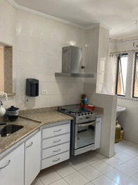 Great Location APT prox.Praia Enseada w/WI-FI