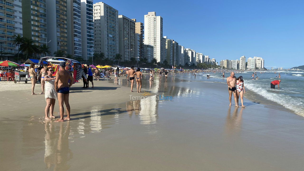 Apartamento para aluguel de temporada em Guarujá (Pitangueiras)