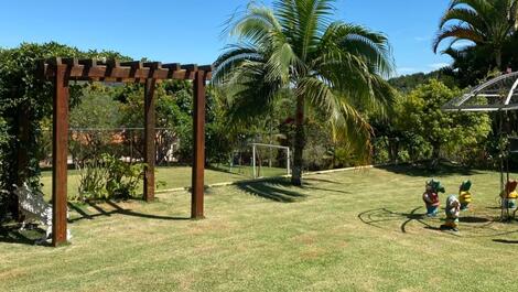 Vista da porta de uma das cozinhas